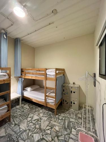 Postel nebo postele na pokoji v ubytování 浪人宿物Surfinn