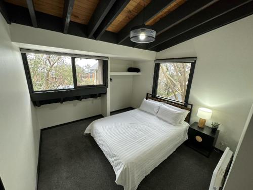 Ένα ή περισσότερα κρεβάτια σε δωμάτιο στο High Plains 5