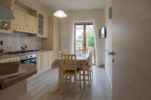 Η κουζίνα ή μικρή κουζίνα στο Casa Vacanze B&B da Emiliano Paestum