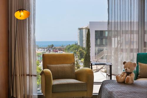 Χώρος καθιστικού στο Publica Isrotel, Autograph Collection