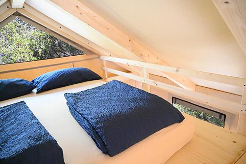 Katil atau katil-katil dalam bilik di Camping Porto Sosàlinos