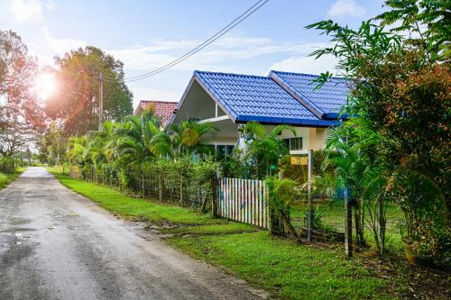 Bangunan di mana terletaknya rumah tamu ini