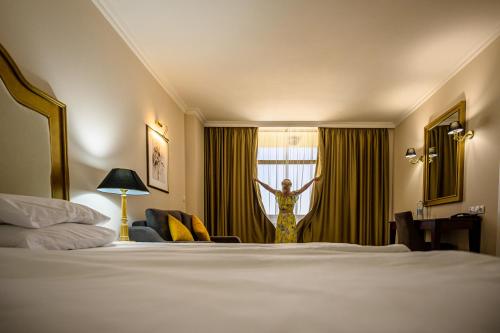 A bed or beds in a room at Imperial Palace Hotel