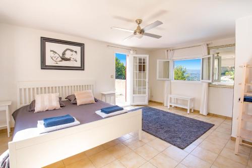 a bedroom with a bed and a ceiling fan at Villa Colombes in Draguignan