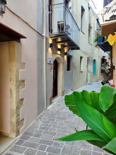 Giorgos & Chara Studio in the Old Port