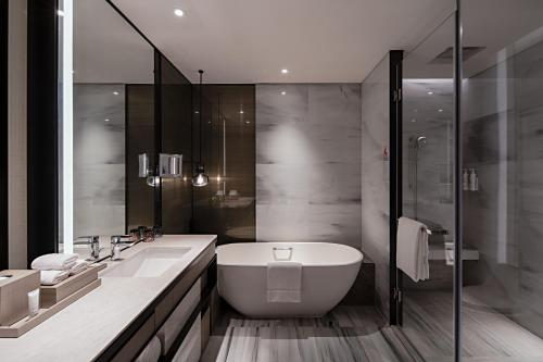 Salle de bains dans l'établissement Wuhan Marriott Hotel Hankou