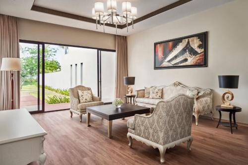 Posezení v ubytování Sheraton Phu Quoc Long Beach Resort