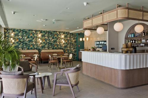 Lounge nebo bar v ubytování Arcus Luxury Suites Karpathos