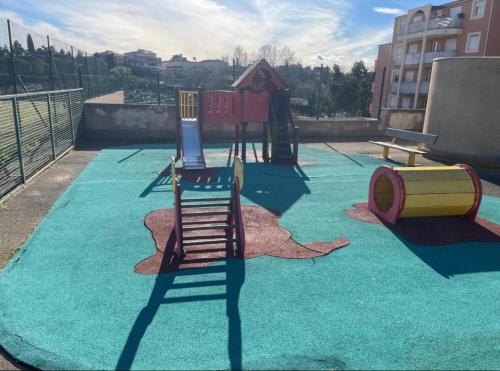 Studio dans résidence, piscine lagon, tennis et aire de jeux