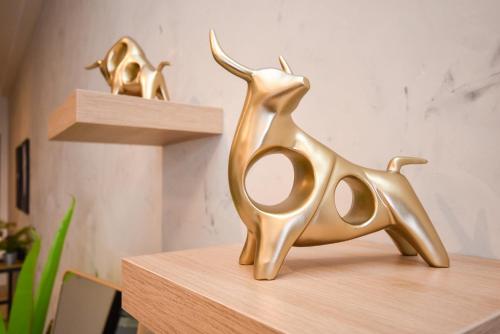 a gold statue of two dogs sitting on a shelf at Twin Tower Residence by Nest Home【5 mins walk to CIQ】 in Johor Bahru