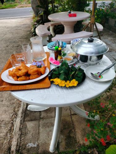 a white table with plates of food on it at Baan Namthip Homestay Trang บ้านน้าทิพย์ โฮมสเตย์ตรัง in Ban Huai To (1)