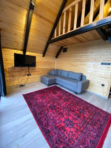Ruang duduk di Retro Pileki Bungalov