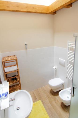 a bathroom with two sinks and a toilet at Agriturismo Cascina della Fontana in Lodi