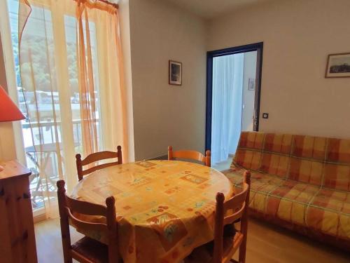 Charmant T2 au centre de Cauterets - 4 pers, ascenseur, proche parking, casier à skis - FR-1-234-148