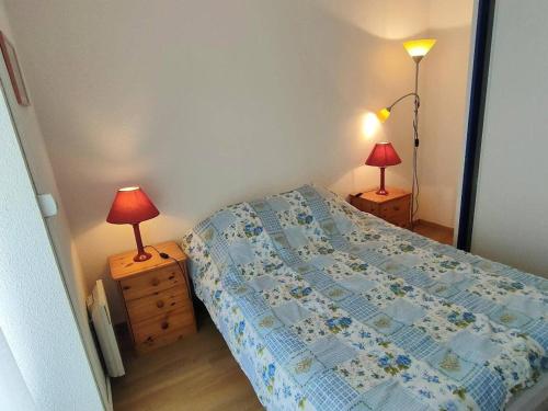 Ένα ή περισσότερα κρεβάτια σε δωμάτιο στο Appartement 2 pièces au centre de Cauterets - FR-1-234-148