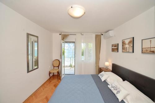 Una cama o camas en una habitación de Apartments Ivanović