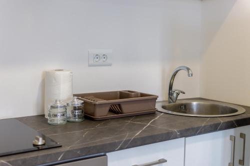 A kitchen or kitchenette at Trea Apartment