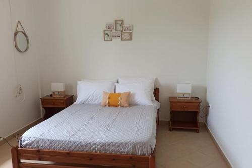 a bedroom with a bed with two night stands at La casa de Sophie in (( Agía Eleoúsa ))