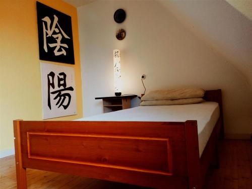 a bedroom with a bed with a wooden foot board at Zimmer in Nordschwarzwald in Schömberg