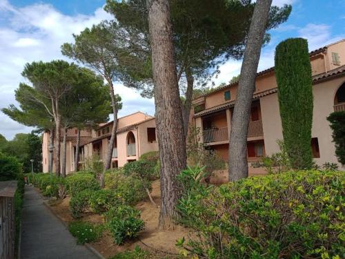 Studio Rez de jardin St Aygulf