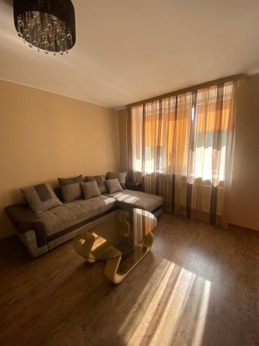 Гостиная зона в Central Apartment
