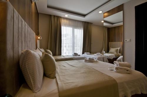 Ένα ή περισσότερα κρεβάτια σε δωμάτιο στο IMMORTELLE HOTEL