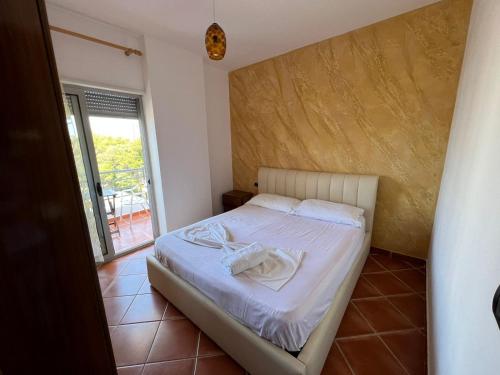 Ένα ή περισσότερα κρεβάτια σε δωμάτιο στο Leo Apartament
