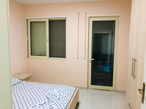 Ένα ή περισσότερα κρεβάτια σε δωμάτιο στο Leo Apartament