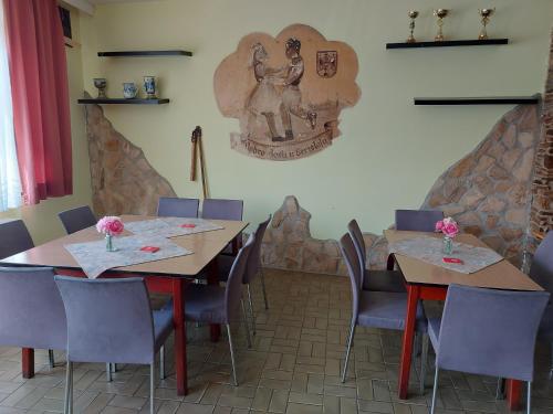 Restauracja lub miejsce do jedzenia w obiekcie Gasthaus Teveli