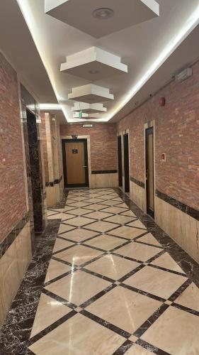 a hallway with a tiled floor in a building at ريف الشرق للشقق الفندقية in Al Madinah