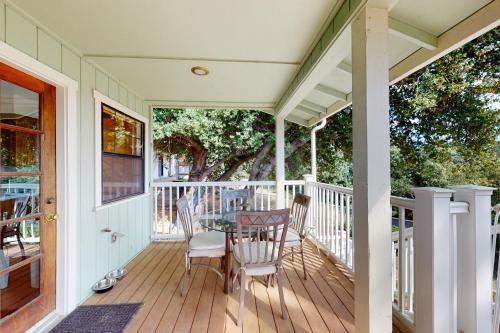 Балкон или терраса в Cozy and Comfortable Yosemite Portal