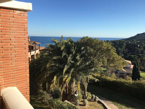 P2 VILLAGE CLUB CAP ESTEREL Vue Golf et Mer, Piscine Chauffée