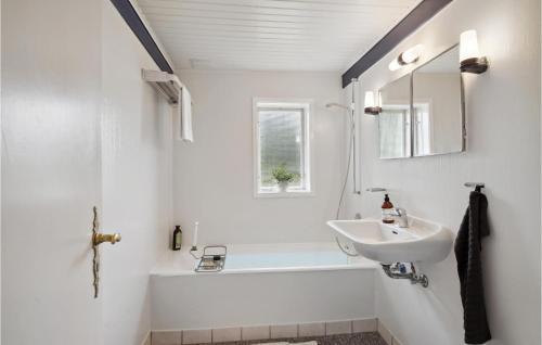 Koupelna v ubytování 3 Bedroom Amazing Home In Faaborg