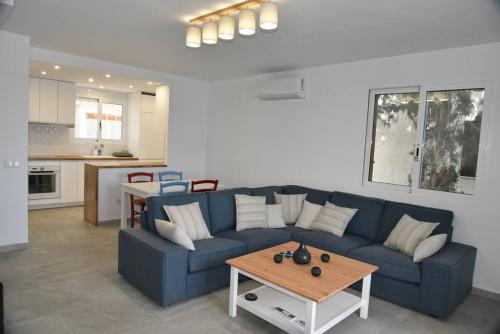 Kuchyň nebo kuchyňský kout v ubytování Villa en primera línea de mar con piscina privada