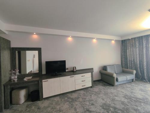 TV a/nebo společenská místnost v ubytování Moonlight Hotel - All Inclusive