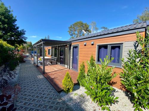 a tiny house with a pathway leading to it at Domy nad morzem - Chata Pirata- Tiny House in Dziwnów