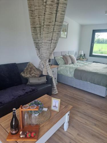 Postel nebo postele na pokoji v ubytování Pond Beach Oak residence