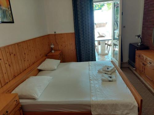Ένα ή περισσότερα κρεβάτια σε δωμάτιο στο Apartments Rako