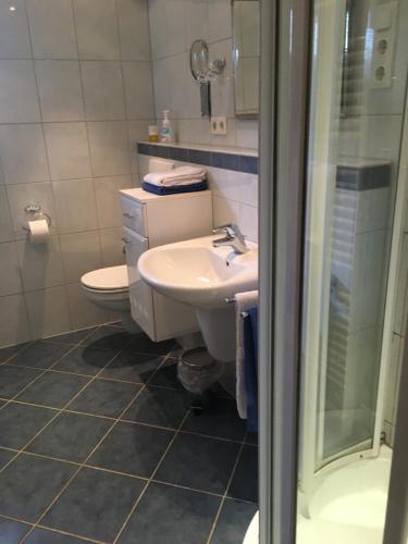 Koupelna v ubytování Gästehaus Nelles