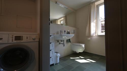 a bathroom with a washing machine and a sink at Ferienwohnung Rheinsberg Altstadt in Rheinsberg