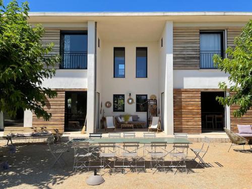 Contemporary house 5mn away from Aix in the countryside