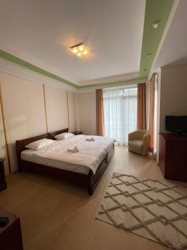 Un pat sau paturi într-o cameră la New Vila Mamaia