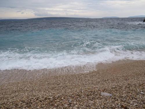 a beach with the water and the shoreline at Apartment with 2 terrace in Cres