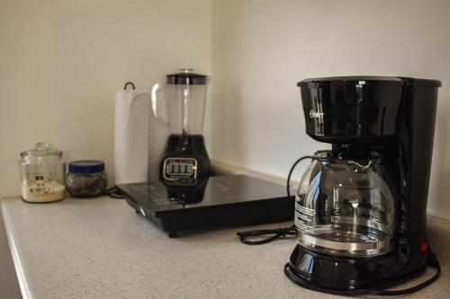 a blender sitting on top of a counter next to a counter at Hotel Venedik in Veracruz