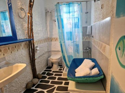 Koupelna v ubytování Ble 1BR Vacation Home with Private Terrace