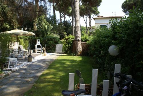 Zahrada ubytování DomusAuroom, RELAX nel cuore della Versilia - Pet Friendly