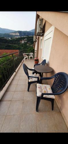Un balcón o terraza de Apartmani Paulino