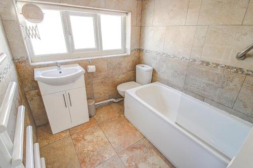 Ένα μπάνιο στο Seaside single room shared bathroom