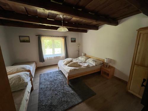 a bedroom with two beds and a window at Árnyas Vendégház in Badacsonytomaj