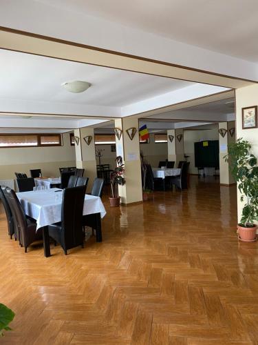 Εστιατόριο ή άλλο μέρος για φαγητό στο Pensiunea Zimbru